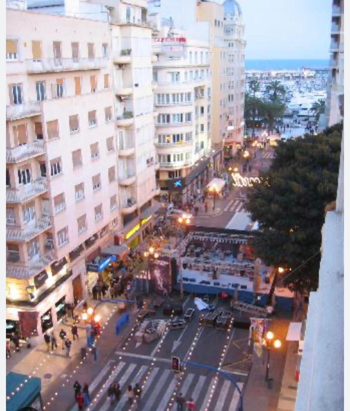 Centrally-Located, Spacious Flat At Historic Centre & Short Walk To Beach Alicante Dış mekan fotoğraf