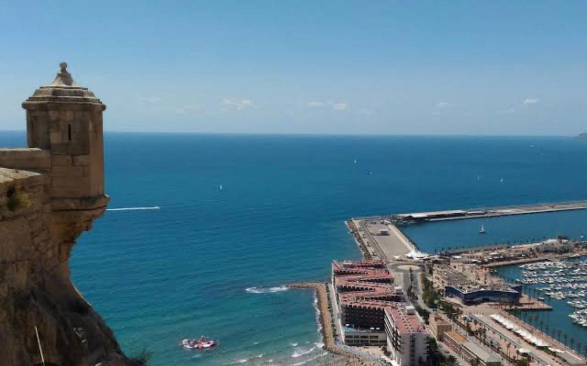 Centrally-Located, Spacious Flat At Historic Centre & Short Walk To Beach Alicante Dış mekan fotoğraf