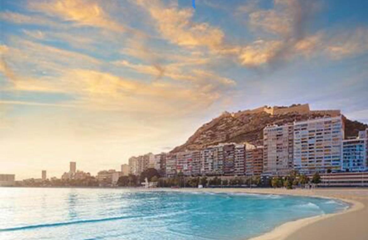 Centrally-Located, Spacious Flat At Historic Centre & Short Walk To Beach Alicante Dış mekan fotoğraf