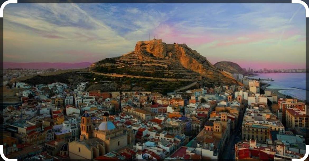 Centrally-Located, Spacious Flat At Historic Centre & Short Walk To Beach Alicante Dış mekan fotoğraf