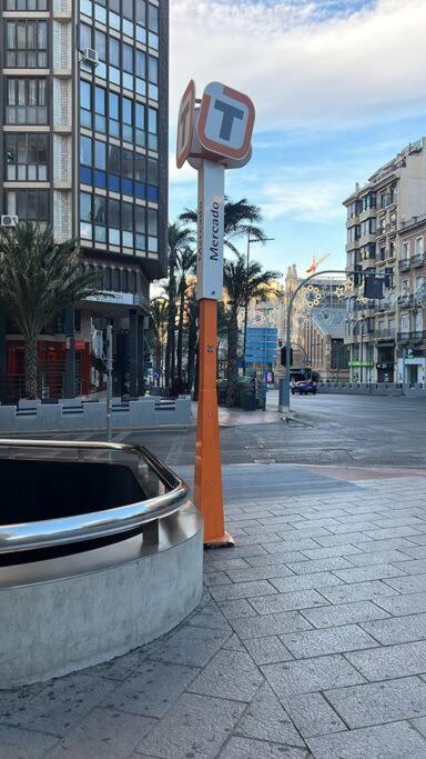 Centrally-Located, Spacious Flat At Historic Centre & Short Walk To Beach Alicante Dış mekan fotoğraf