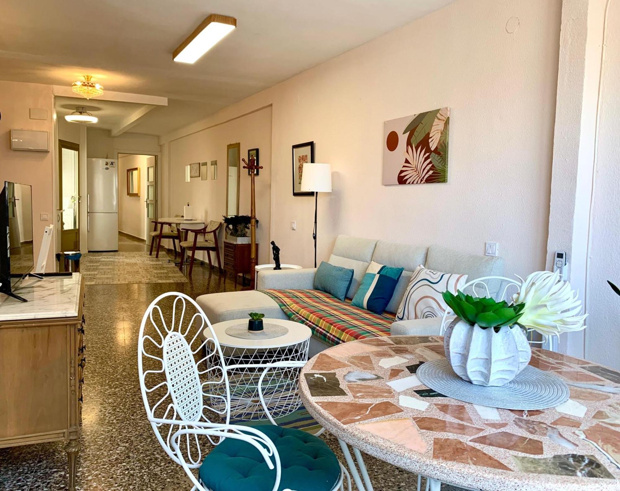 Centrally-Located, Spacious Flat At Historic Centre & Short Walk To Beach Alicante Dış mekan fotoğraf