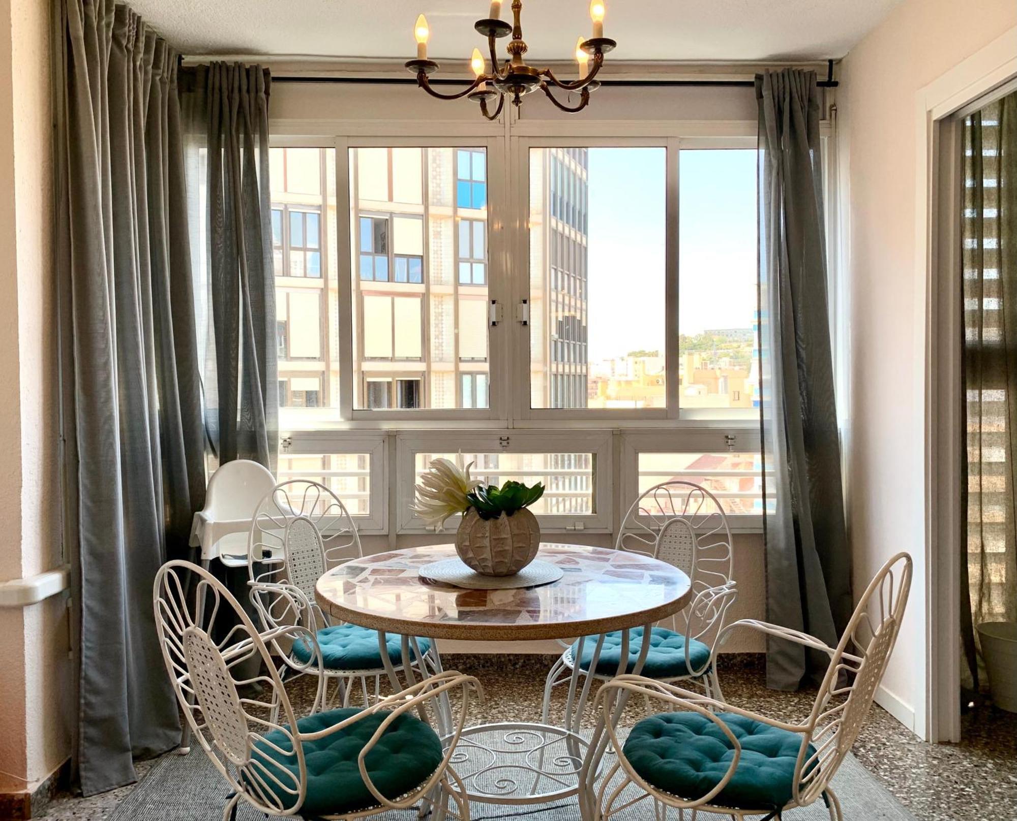 Centrally-Located, Spacious Flat At Historic Centre & Short Walk To Beach Alicante Dış mekan fotoğraf