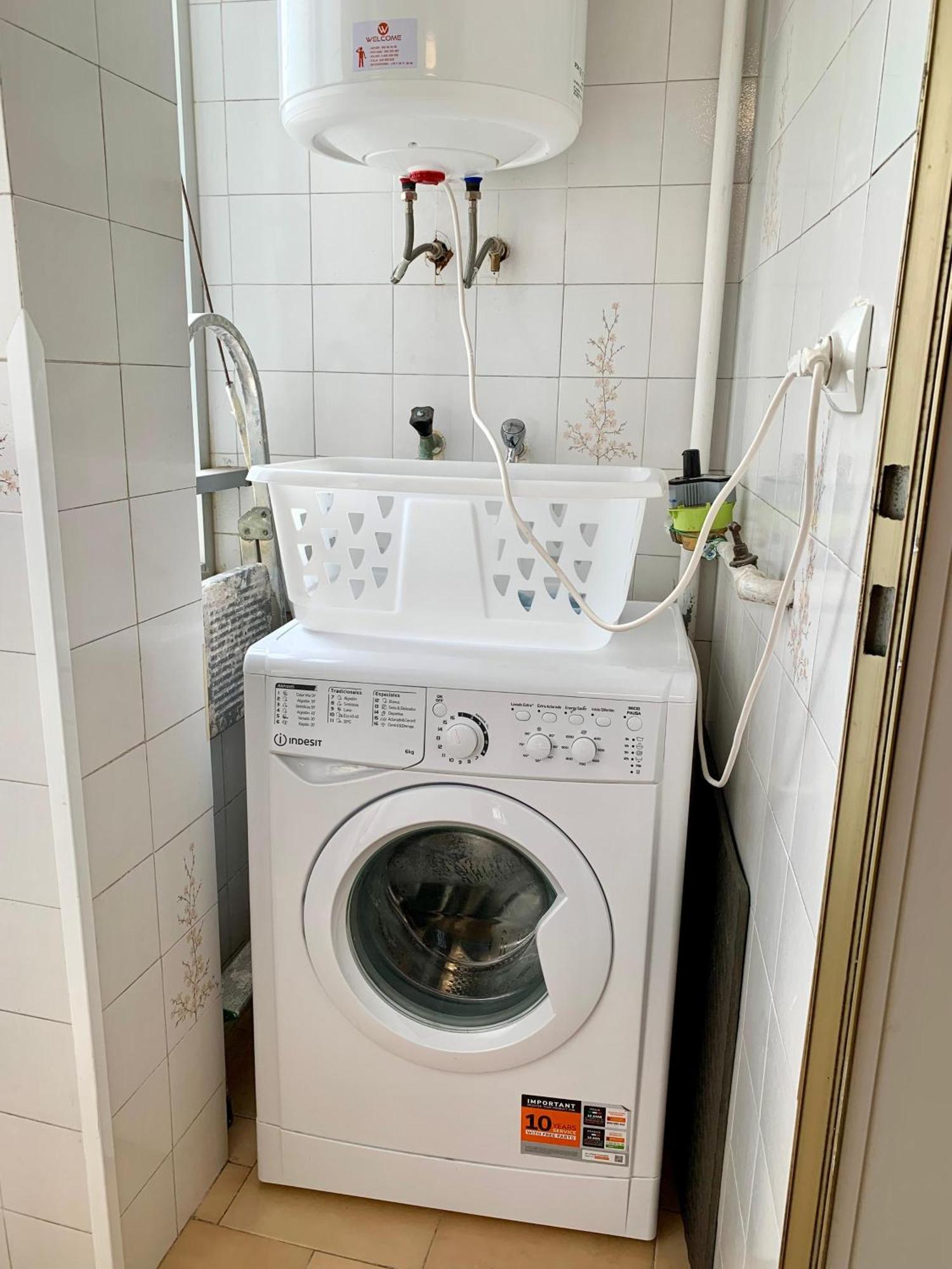 Centrally-Located, Spacious Flat At Historic Centre & Short Walk To Beach Alicante Dış mekan fotoğraf