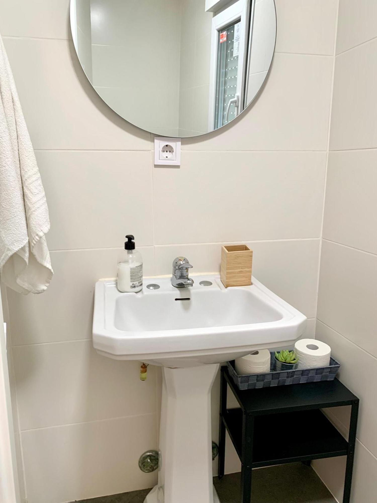 Centrally-Located, Spacious Flat At Historic Centre & Short Walk To Beach Alicante Dış mekan fotoğraf