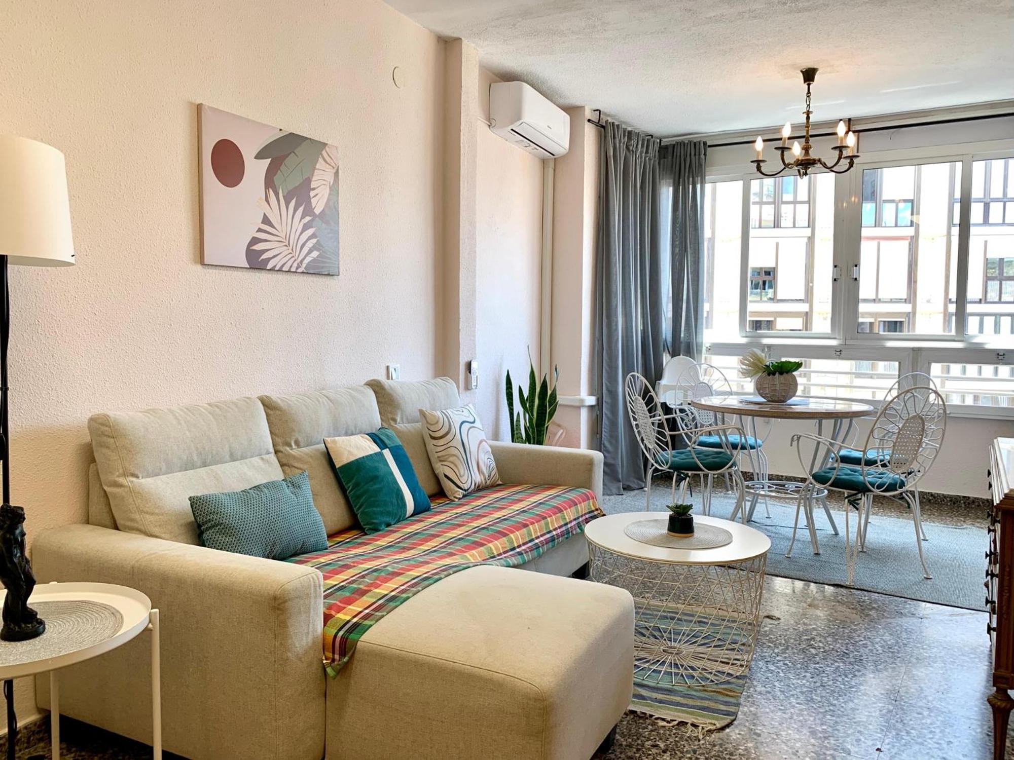 Centrally-Located, Spacious Flat At Historic Centre & Short Walk To Beach Alicante Dış mekan fotoğraf