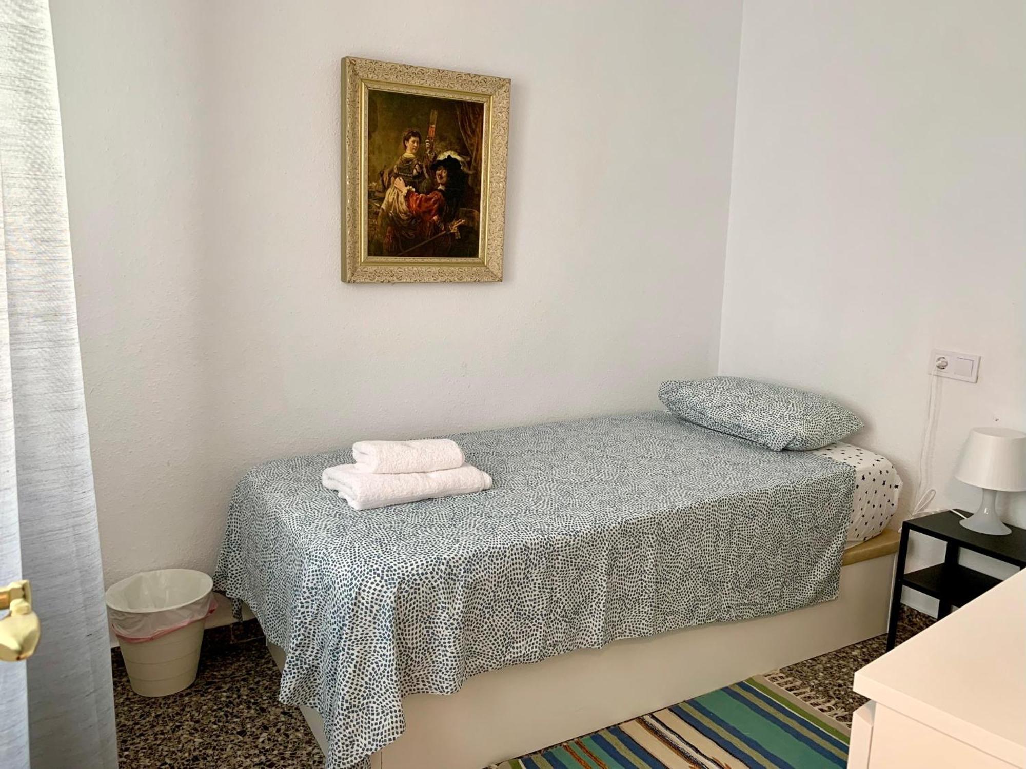 Centrally-Located, Spacious Flat At Historic Centre & Short Walk To Beach Alicante Dış mekan fotoğraf