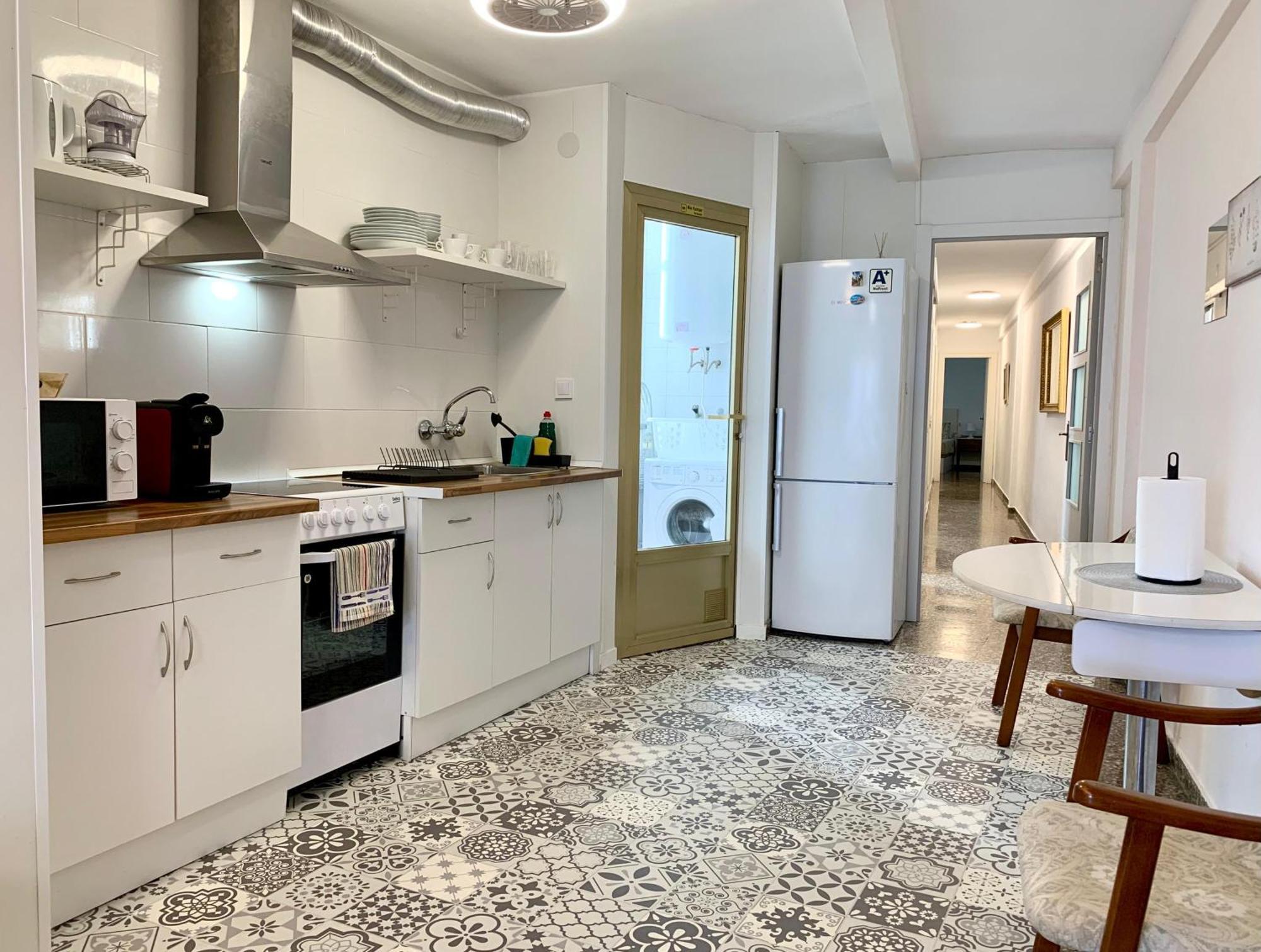 Centrally-Located, Spacious Flat At Historic Centre & Short Walk To Beach Alicante Dış mekan fotoğraf